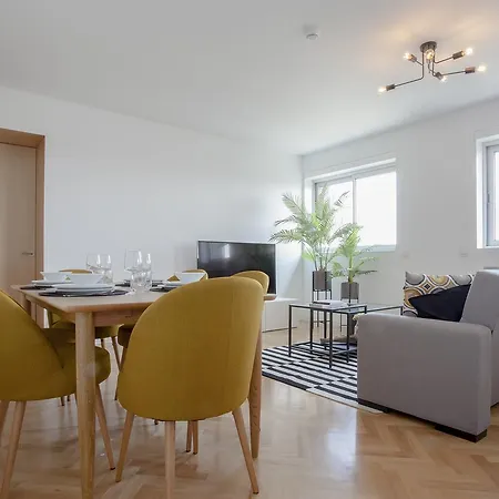 Liiiving In | Downtown Secret Luxury *